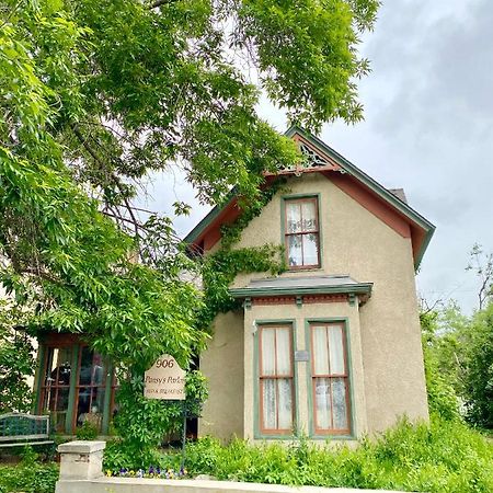 Pansy'S Parlor Bed & Breakfast Golden Esterno foto