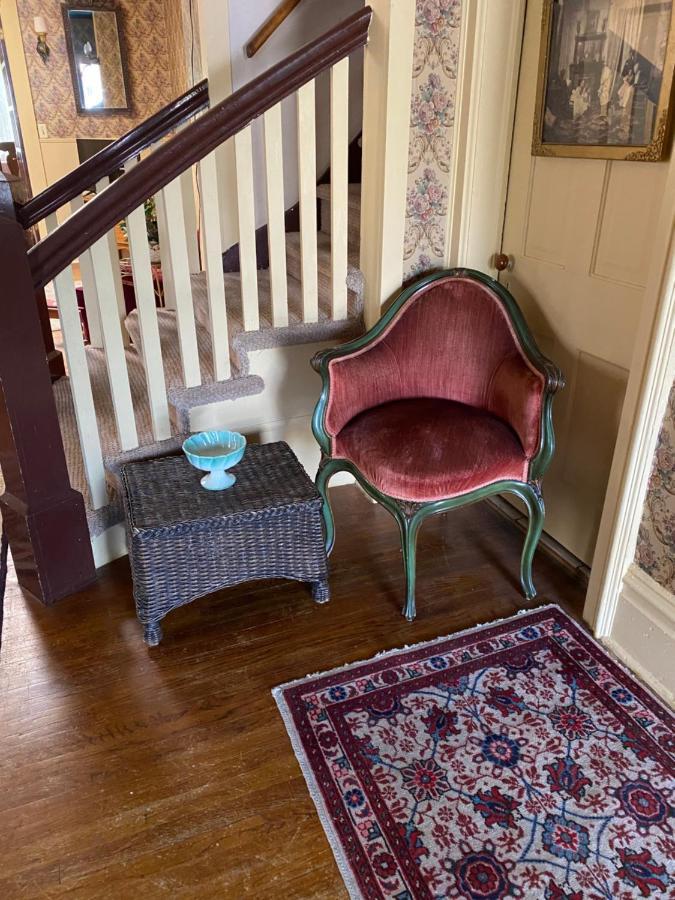 Pansy'S Parlor Bed & Breakfast Golden Esterno foto
