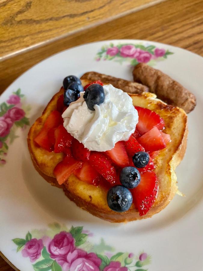 Pansy'S Parlor Bed & Breakfast Golden Esterno foto