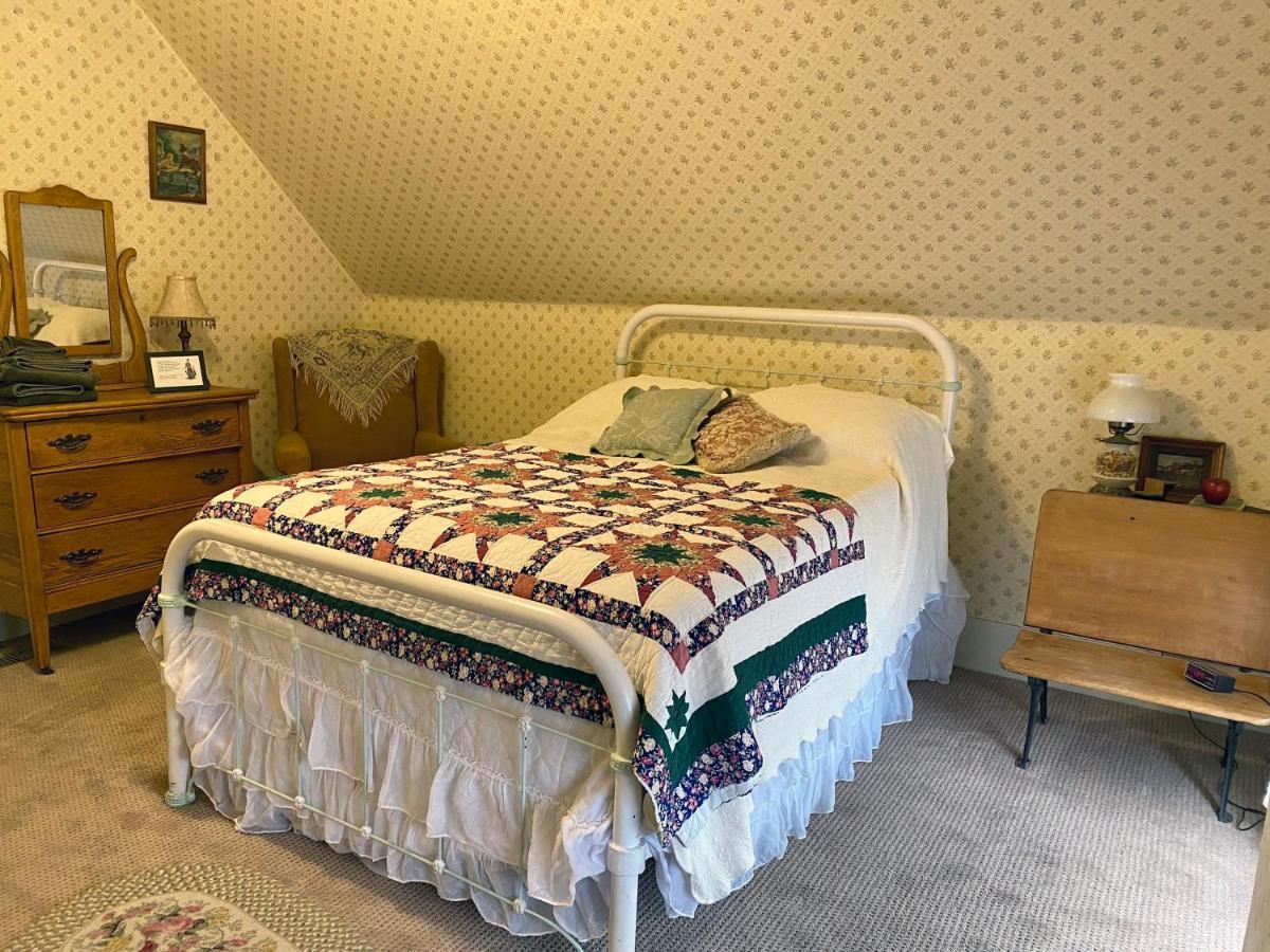 Pansy'S Parlor Bed & Breakfast Golden Esterno foto