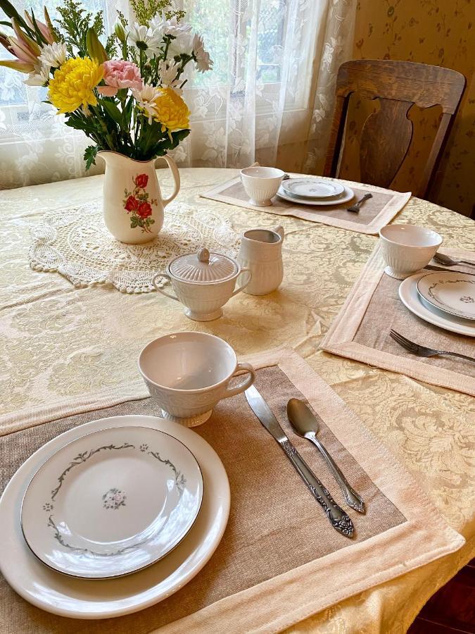 Pansy'S Parlor Bed & Breakfast Golden Esterno foto