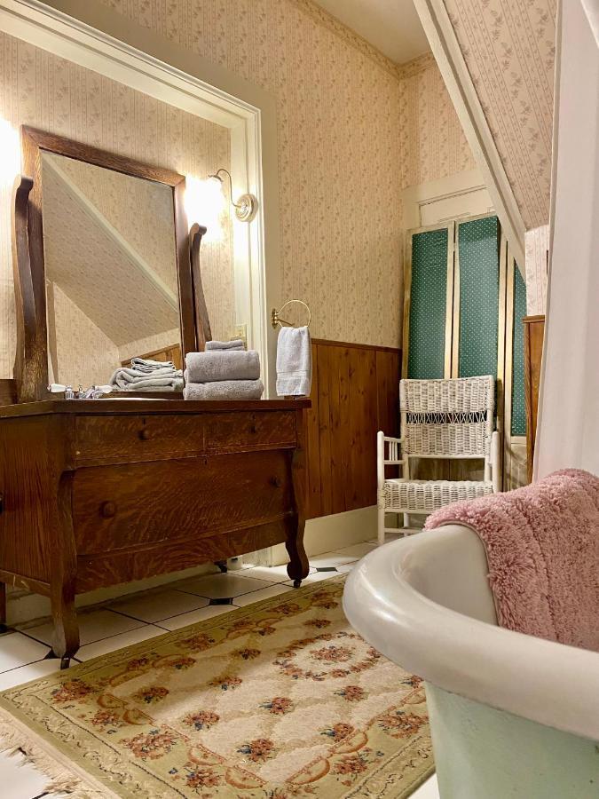 Pansy'S Parlor Bed & Breakfast Golden Esterno foto